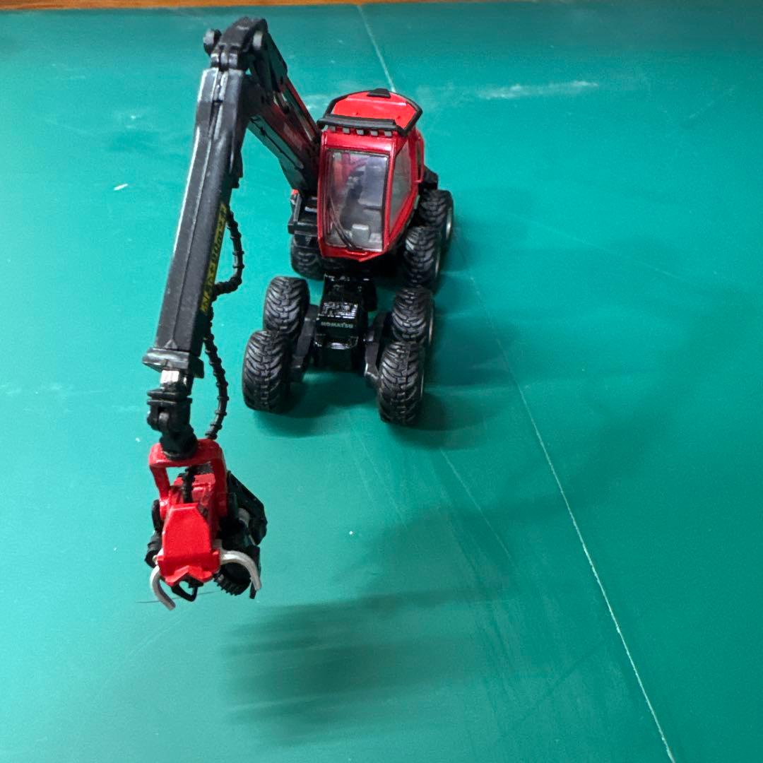 Komatsu 赤いクレーン付きミニカー ホイールハーベスタ