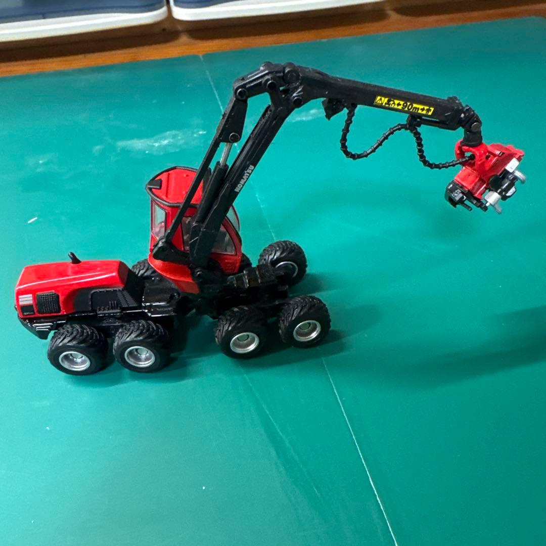 Komatsu 赤いクレーン付きミニカー ホイールハーベスタ