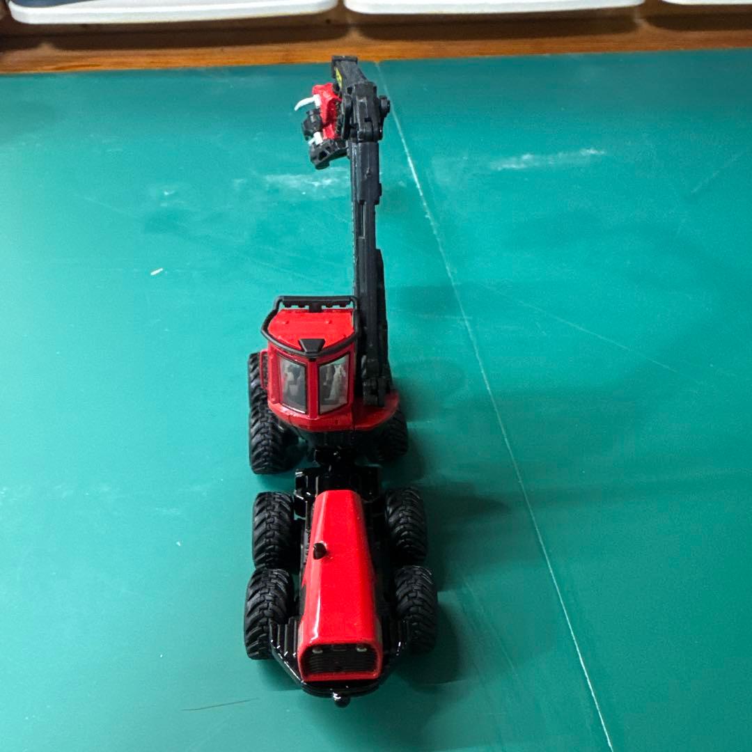 Komatsu 赤いクレーン付きミニカー ホイールハーベスタ