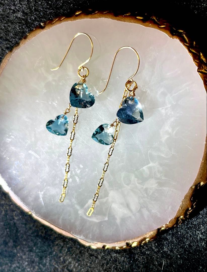 最高品質 ブルーフローライト ハートのピアス