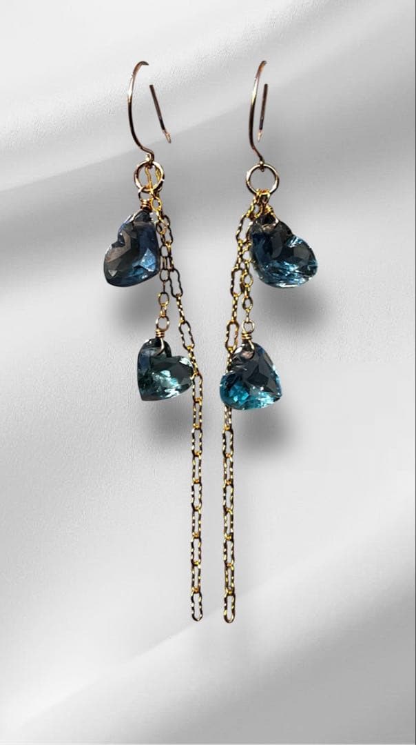 最高品質 ブルーフローライト ハートのピアス