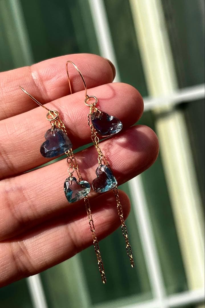 最高品質 ブルーフローライト ハートのピアス