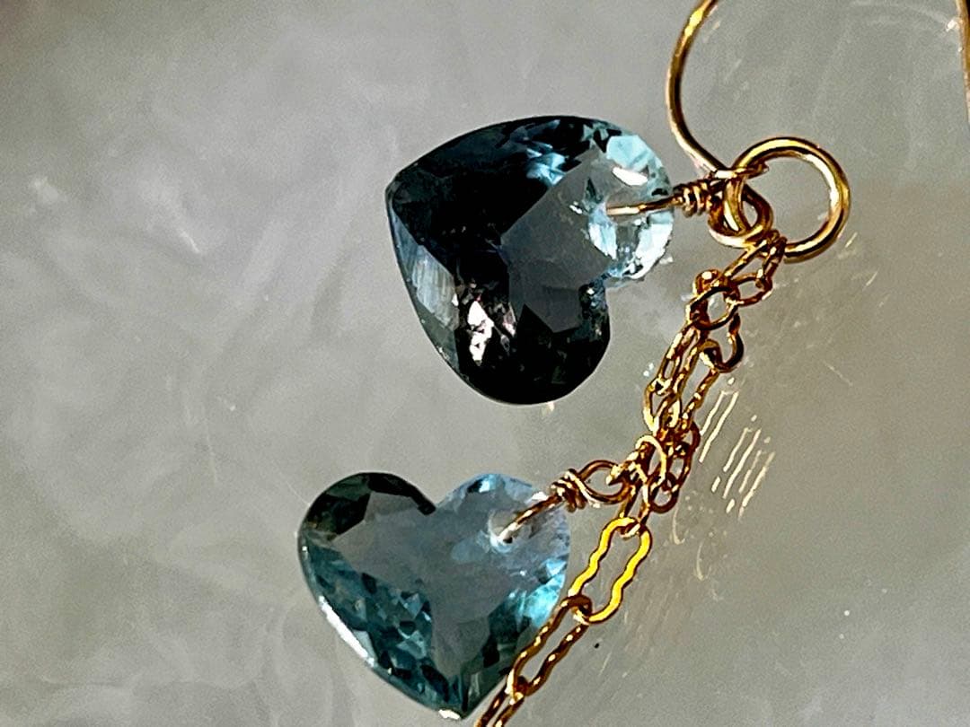 最高品質 ブルーフローライト ハートのピアス