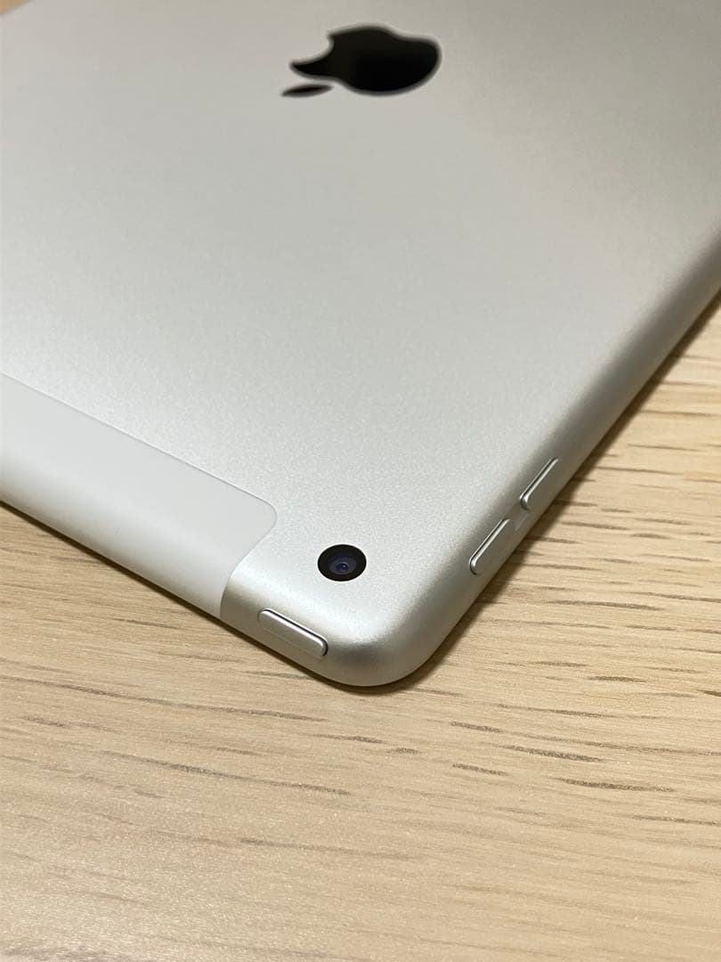 美品バッテリー劣化なしiPad 第7世代 32GB Wi-Fi セルラードコモ