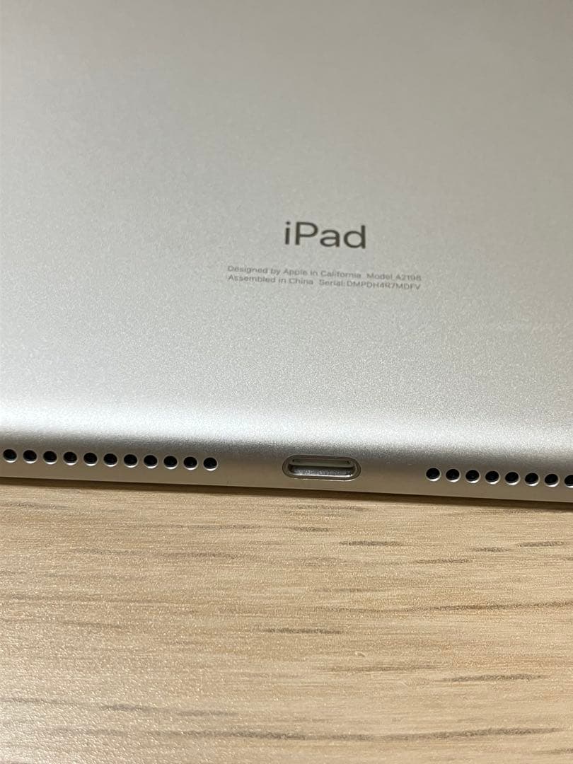 美品バッテリー劣化なしiPad 第7世代 32GB Wi-Fi セルラードコモ