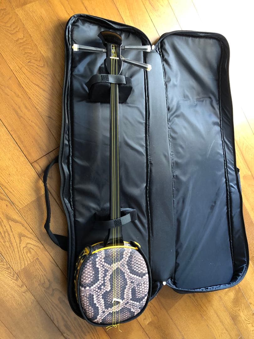 ヘビ柄 奄美 三味線 3弦 木製