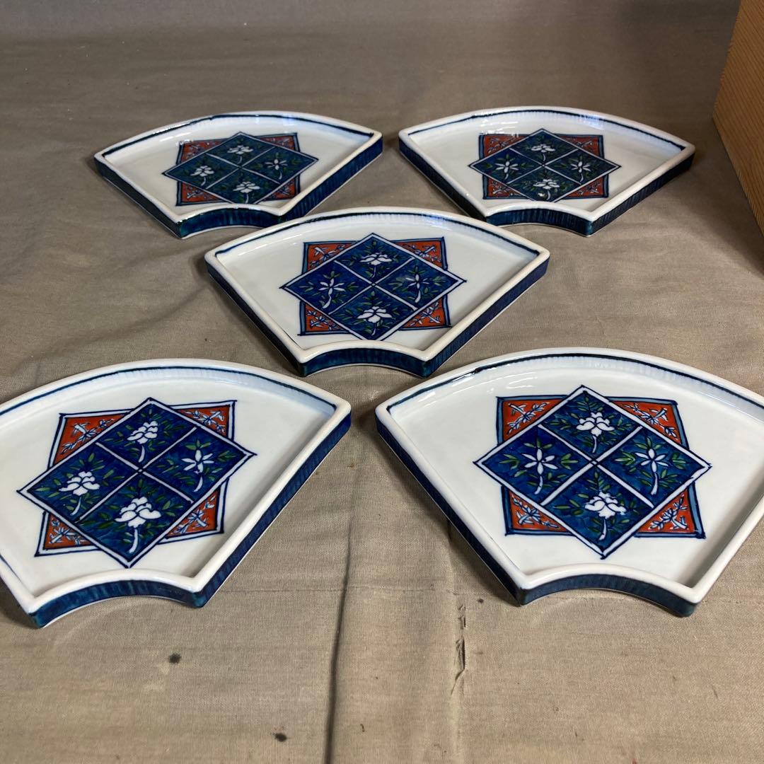 【源右衛門】古伊万里の伝統　日本の名窯　舘林源右衛門作　染錦草紋　扇面皿五枚揃