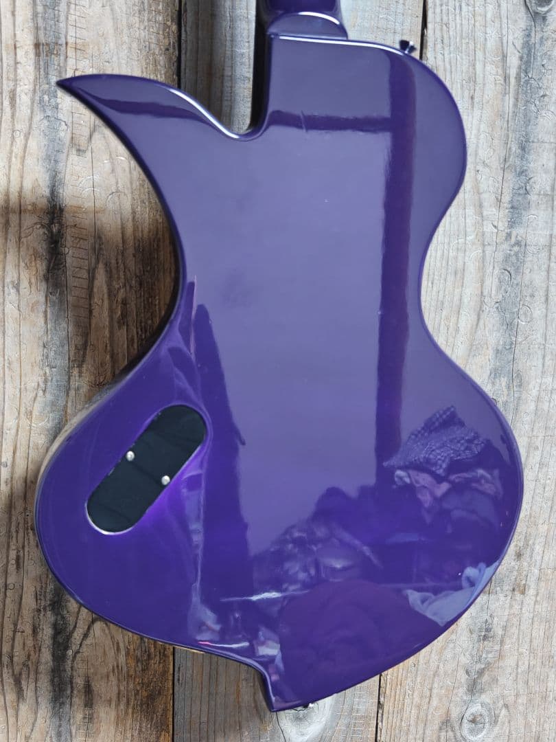 エレキギター 紫から白のグラデーション　価格の相談はコメントからお願いします。