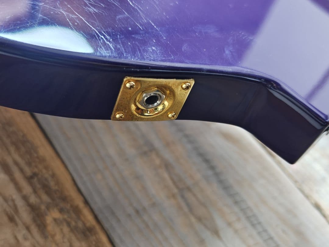 エレキギター 紫から白のグラデーション　価格の相談はコメントからお願いします。