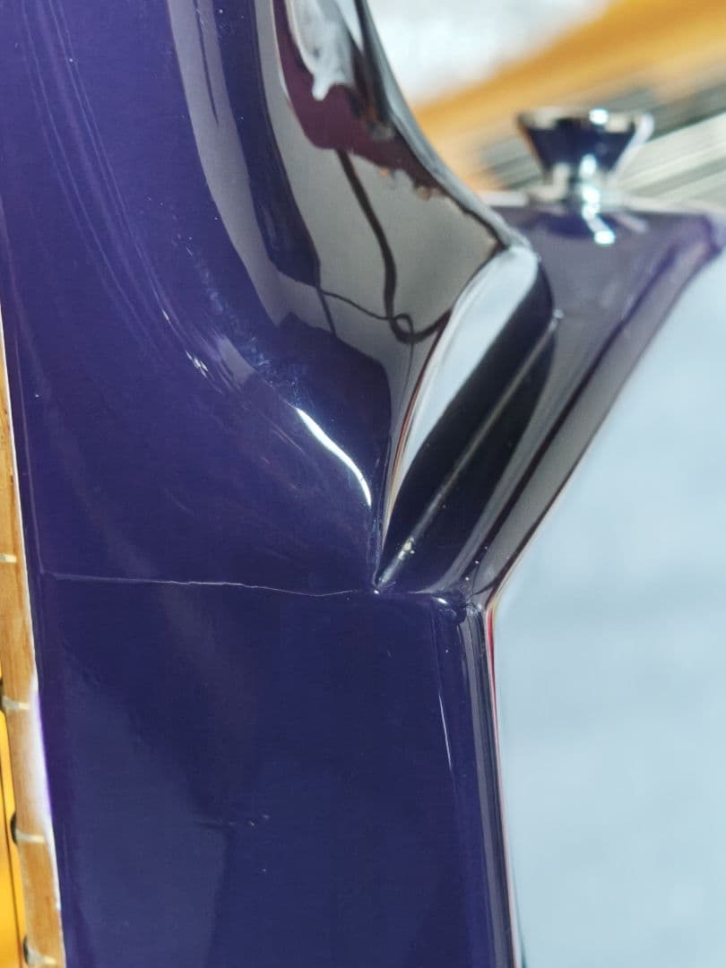 エレキギター 紫から白のグラデーション　価格の相談はコメントからお願いします。