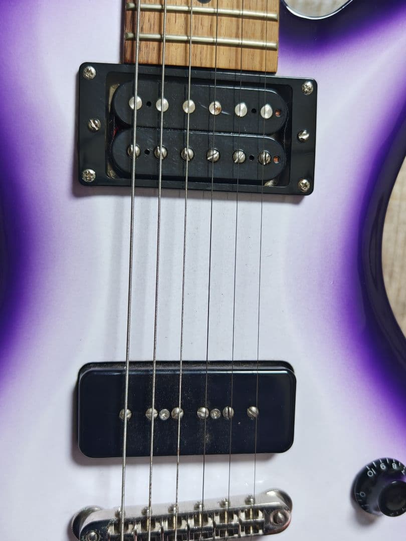エレキギター 紫から白のグラデーション　価格の相談はコメントからお願いします。