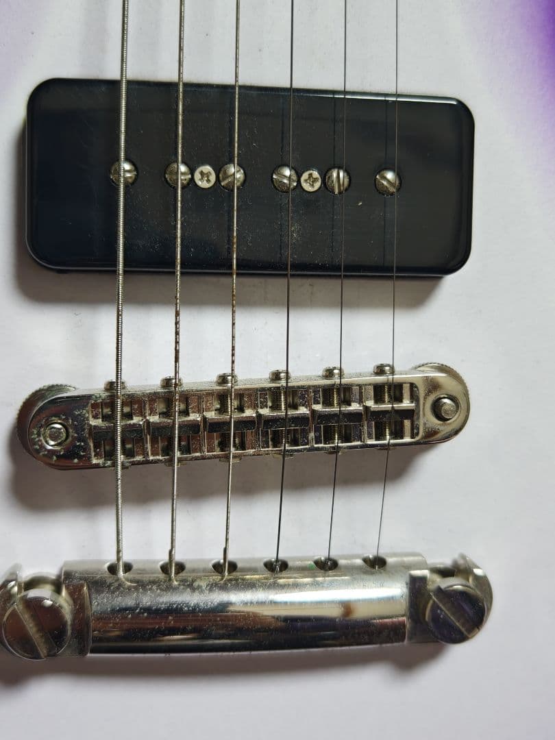 エレキギター 紫から白のグラデーション　価格の相談はコメントからお願いします。