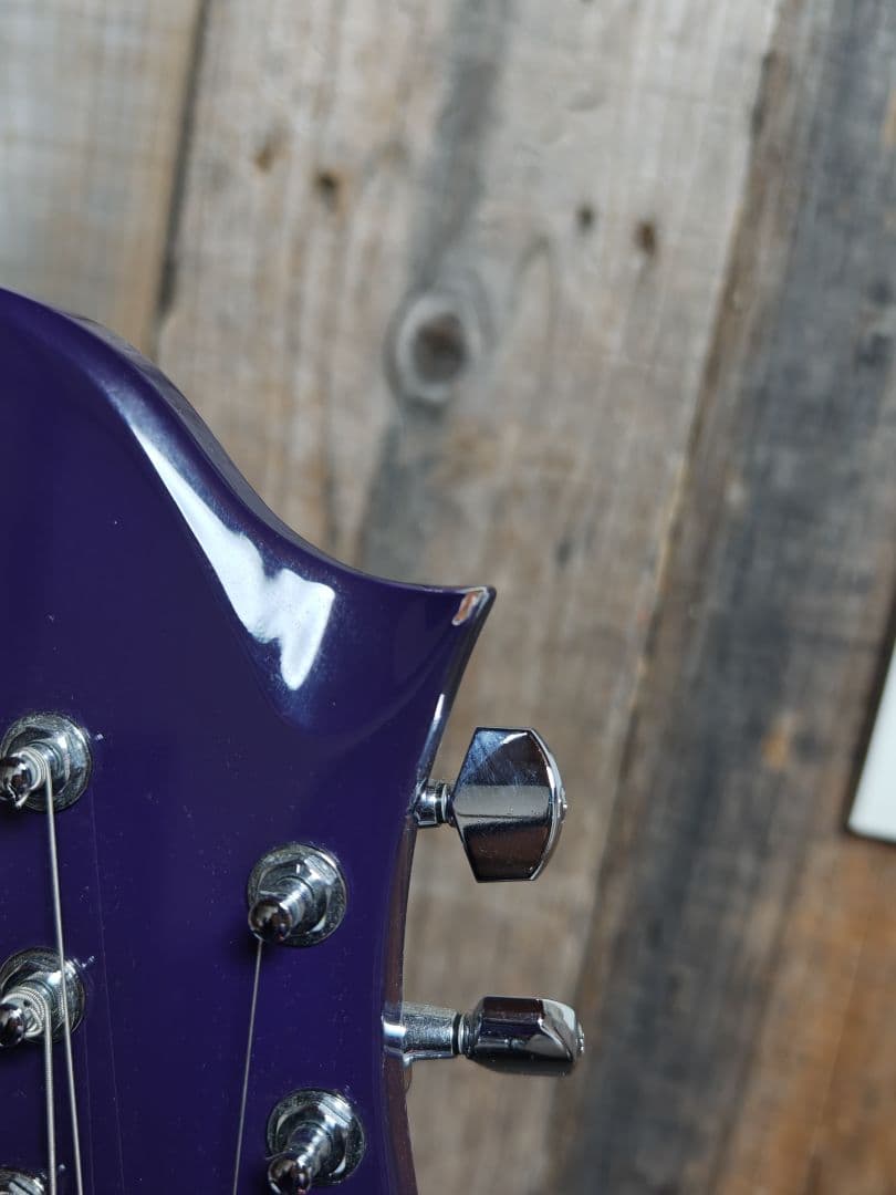 エレキギター 紫から白のグラデーション　価格の相談はコメントからお願いします。