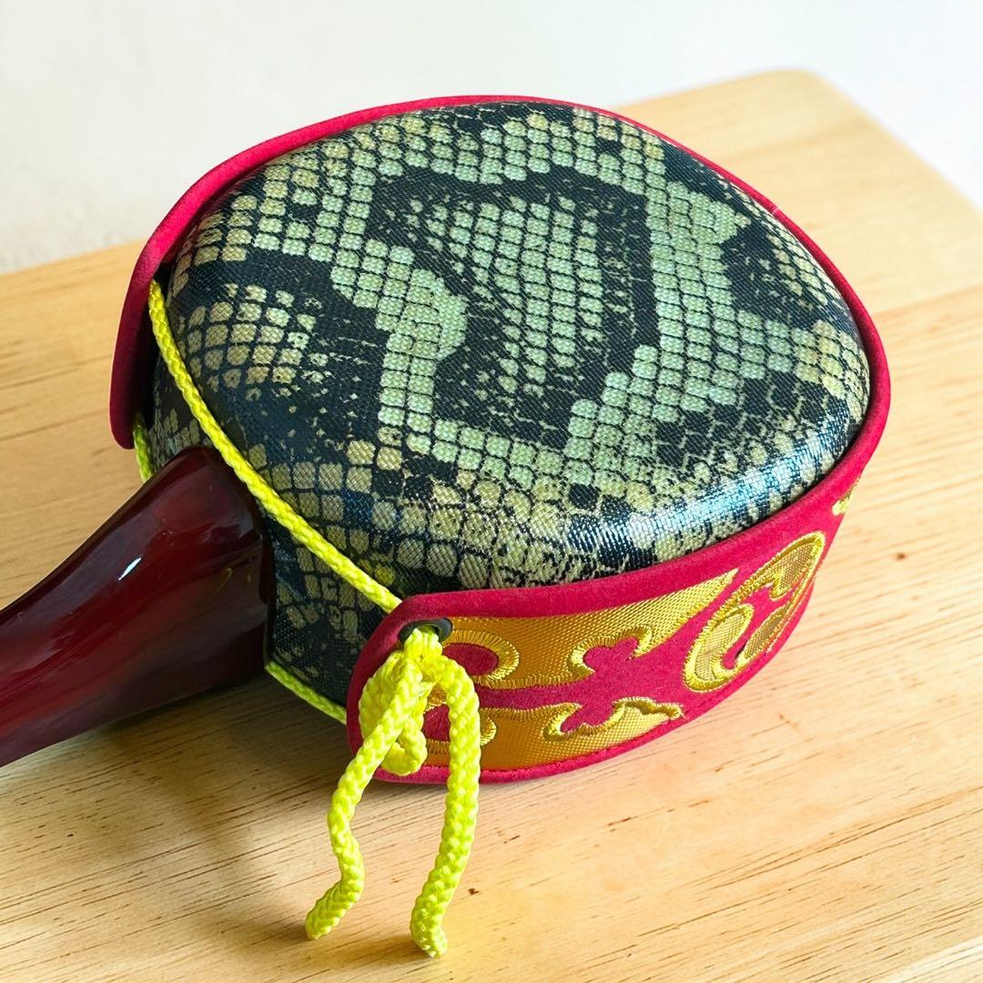 ほぼ未使用級❣️極美品✨沖縄三線 人工皮 唐草ティーガ ケース付き 金箔装飾 駒付