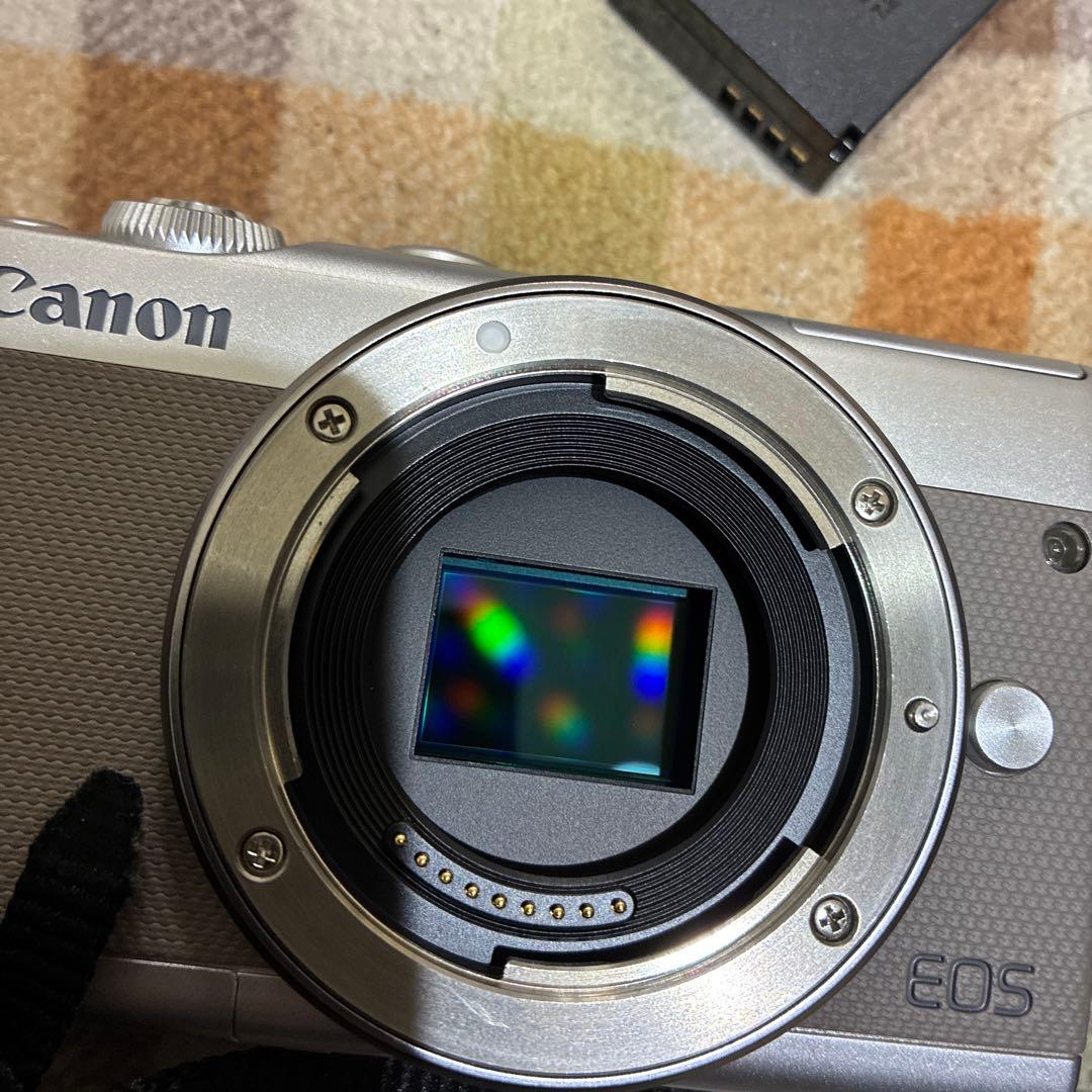 極美品　グレー　Bluetooth搭載でスマホ転送 CANON EOS M100