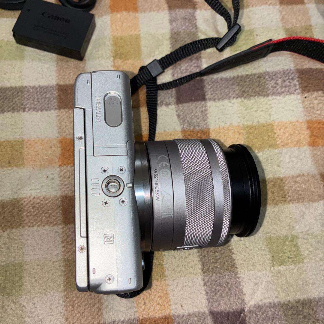 極美品　グレー　Bluetooth搭載でスマホ転送 CANON EOS M100