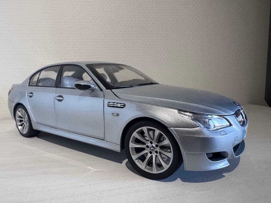  M5 ミニカー 1/18 シルバー