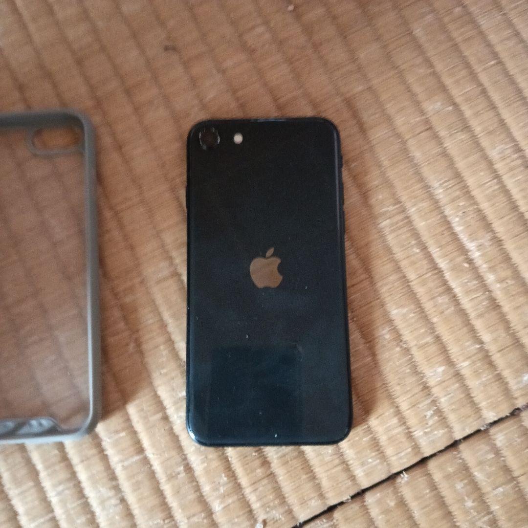 Apple iPhone SE(第2世代) ブラック ケース2つ付き
