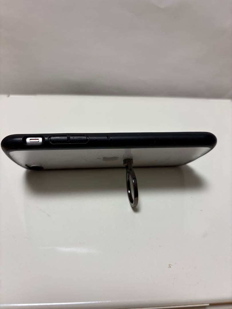 【iphone SE第二世代　ホワイト　64GB】と保護ケースと箱ケース