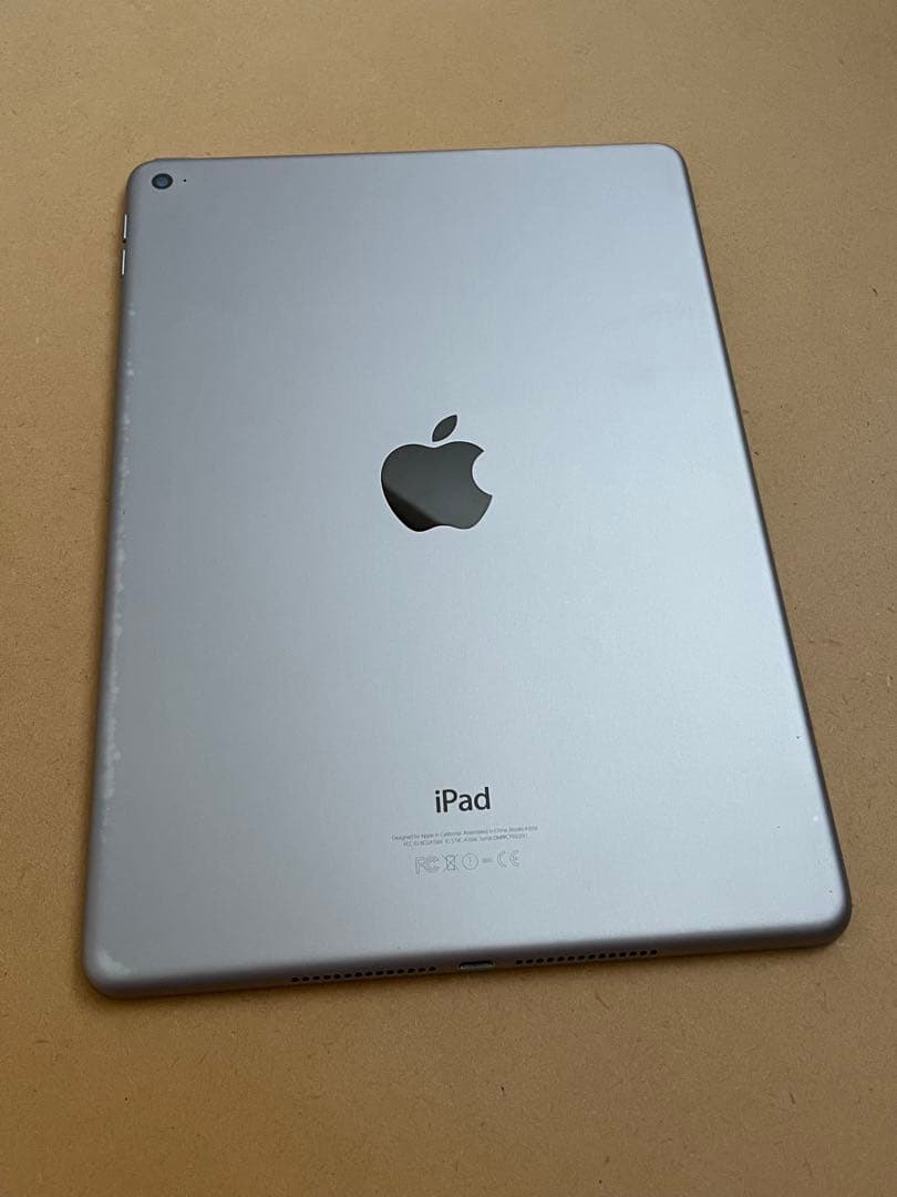 iPadAir 第2世代 シルバー 9.7 16G 本体のみ