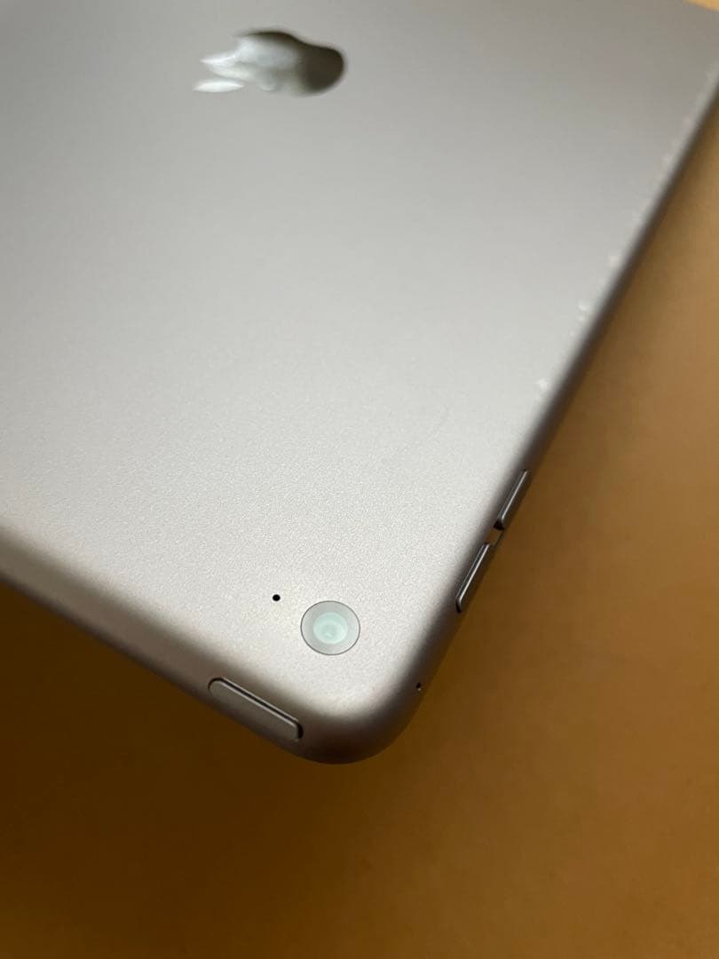 iPadAir 第2世代 シルバー 9.7 16G 本体のみ