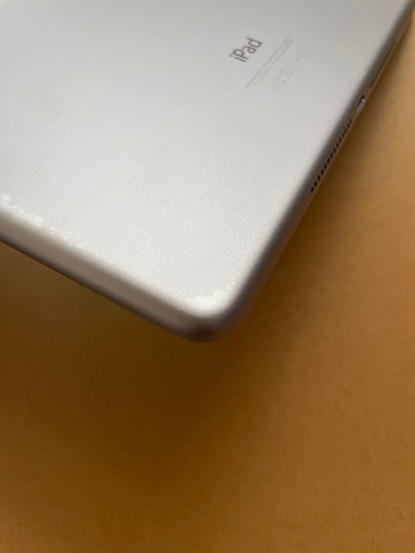 iPadAir 第2世代 シルバー 9.7 16G 本体のみ