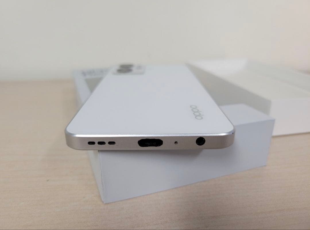 良品 OPPO Reno9 A ムーンホワイト A301OP