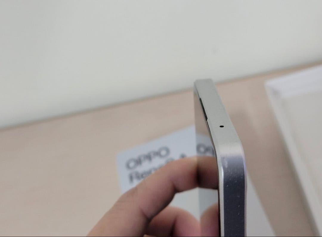 良品 OPPO Reno9 A ムーンホワイト A301OP