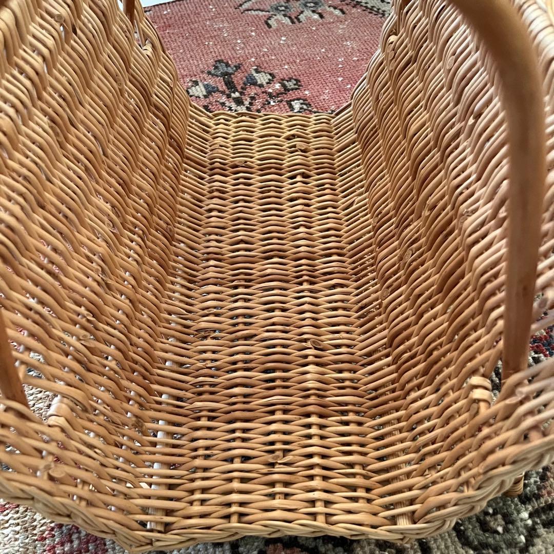 ラトビア PINUMU PASAULE 柳のマガジンバスケット