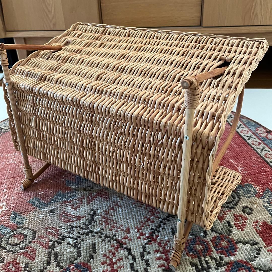 ラトビア PINUMU PASAULE 柳のマガジンバスケット