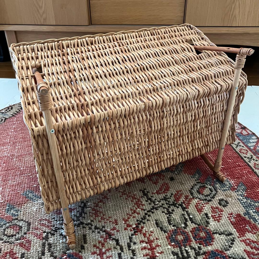 ラトビア PINUMU PASAULE 柳のマガジンバスケット