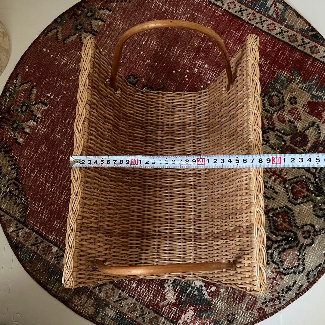 ラトビア PINUMU PASAULE 柳のマガジンバスケット