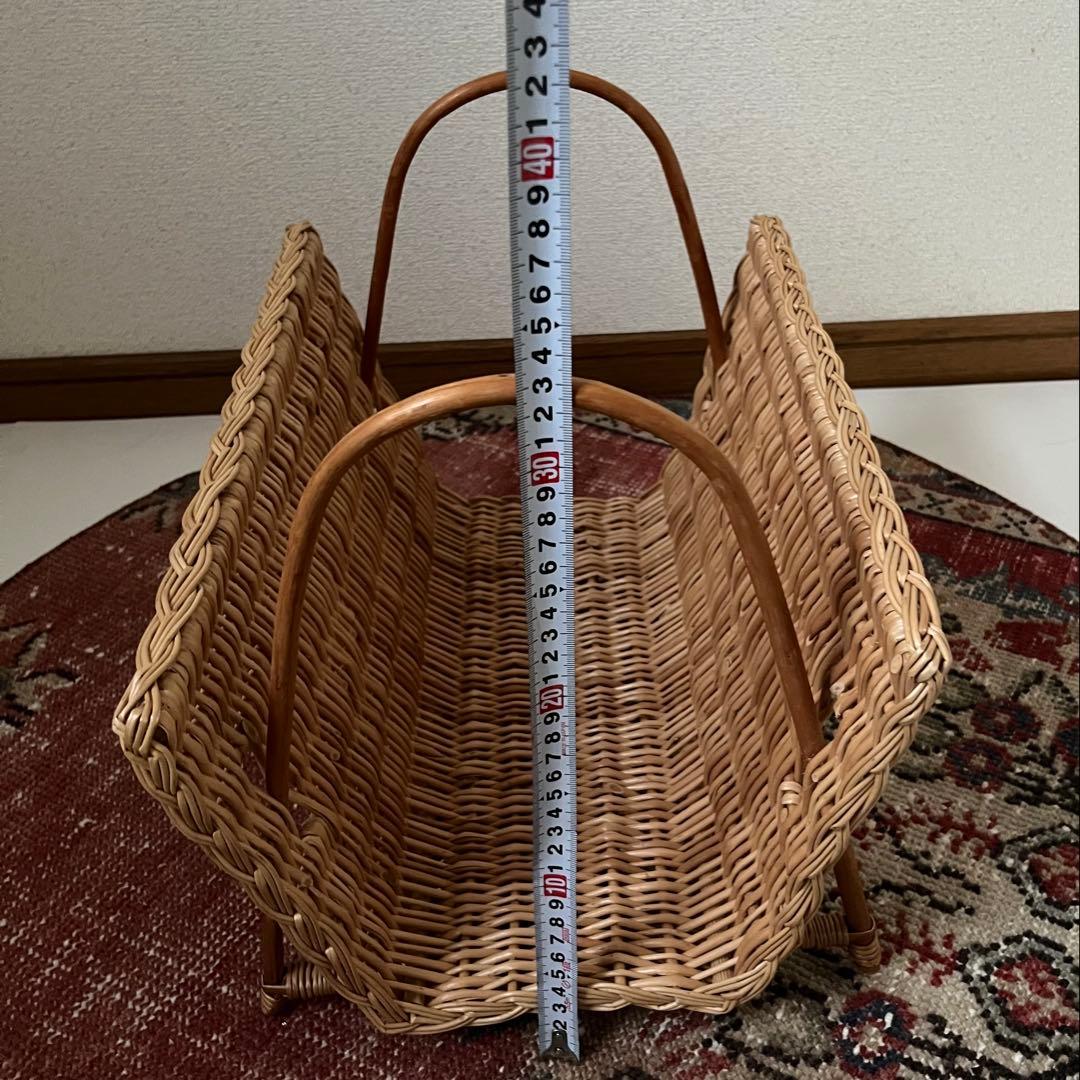 ラトビア PINUMU PASAULE 柳のマガジンバスケット