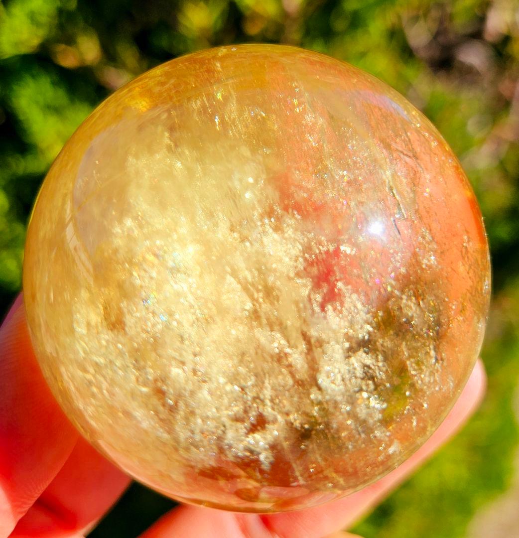 金運アップ‼️虹入りマダガスカル産 天然シトリン丸玉 貫入水晶かも❔
