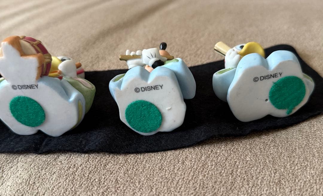 【お雛祭り】ディズニー陶器雛飾り お内裏様・三人官女 ・五人囃子