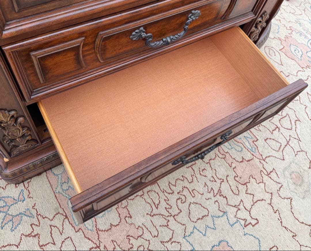 アメリカ製 豪華彫刻 ガラスキャビネット 飾り棚 ミラーバック