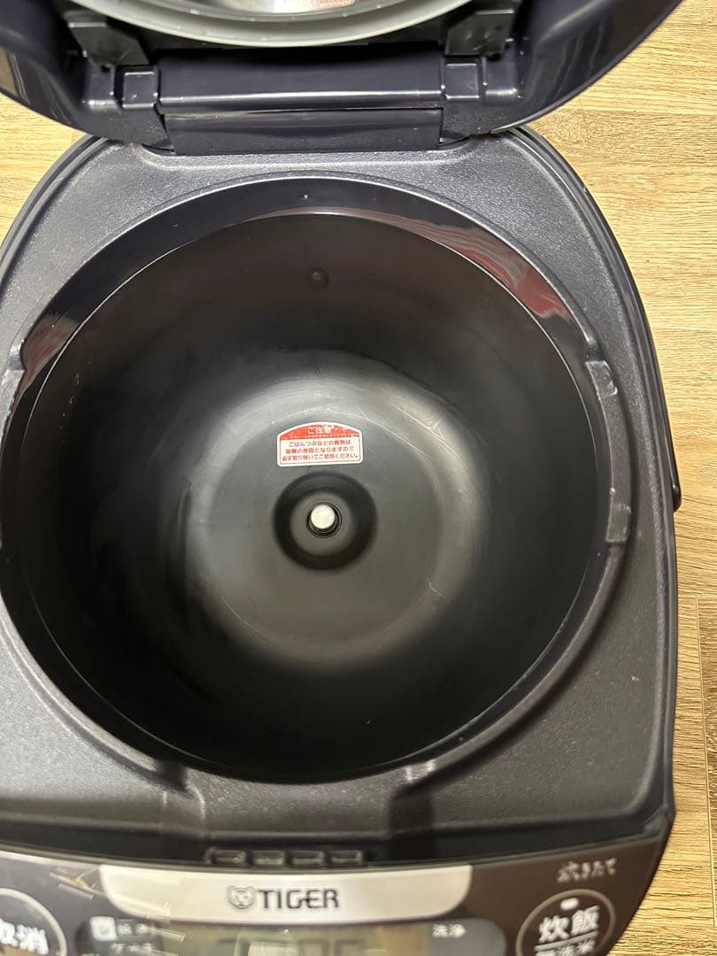 タイガー IH炊飯器 5.5合 JPW-B100 2022年製