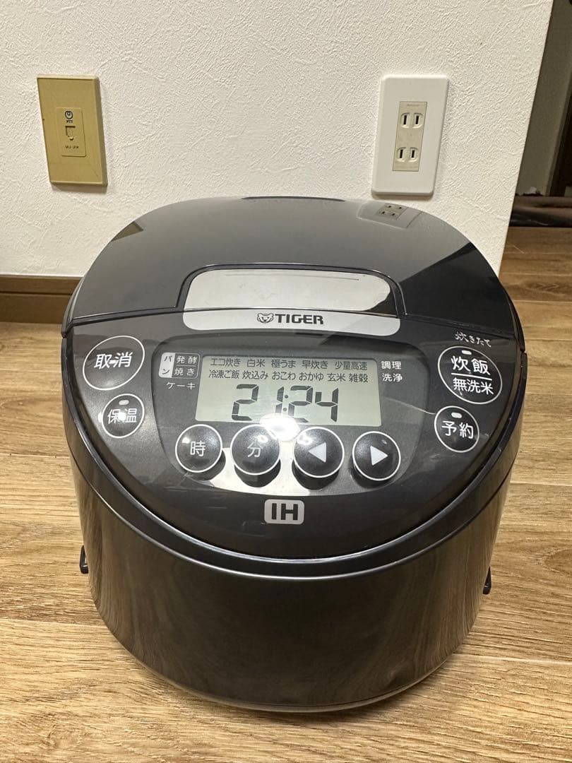 タイガー IH炊飯器 5.5合 JPW-B100 2022年製