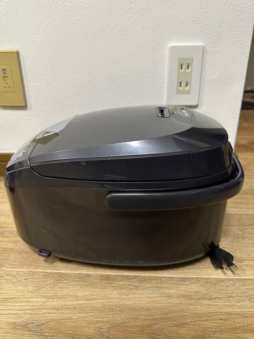 タイガー IH炊飯器 5.5合 JPW-B100 2022年製