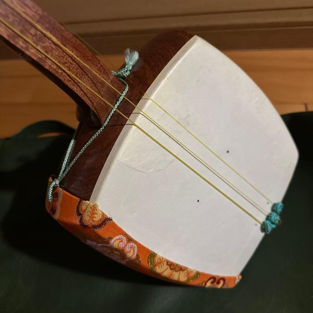 三味線本体 ソフトケース付き　細棹　秋田三味線　長唄等　３弦