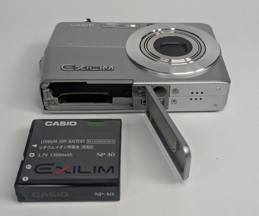美品 CASIO EXILIM EX-Z500ドッグ付 デジタルカメラ