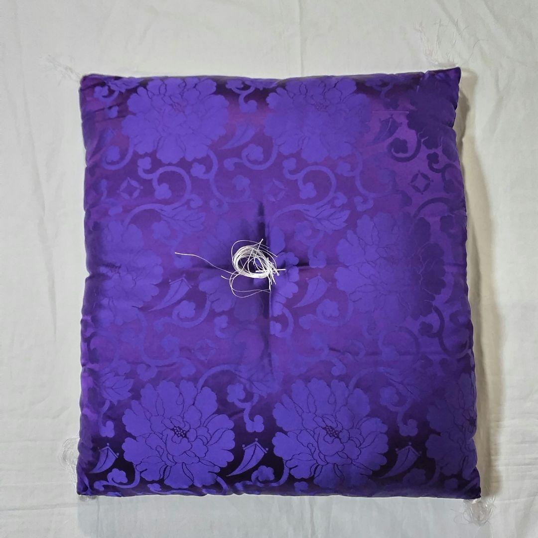 63×68cm 紫色 中央&四隅に房付き 座布団 2枚組