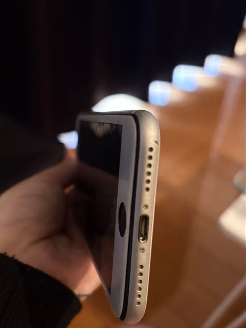 iPhone SE 第2世代 64GB ホワイト 画面割有　本体