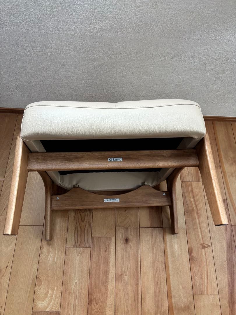 スツール　クリーム色　カリモク家具　日本製