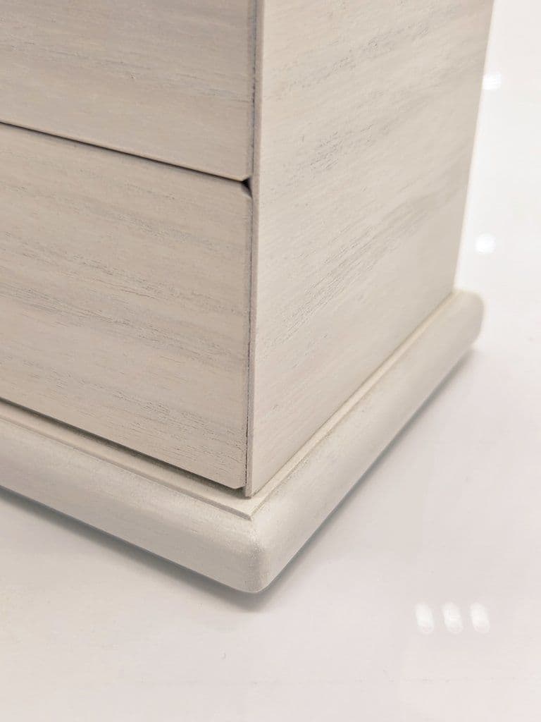 小さな宝石屋さん、ホワイトカラー