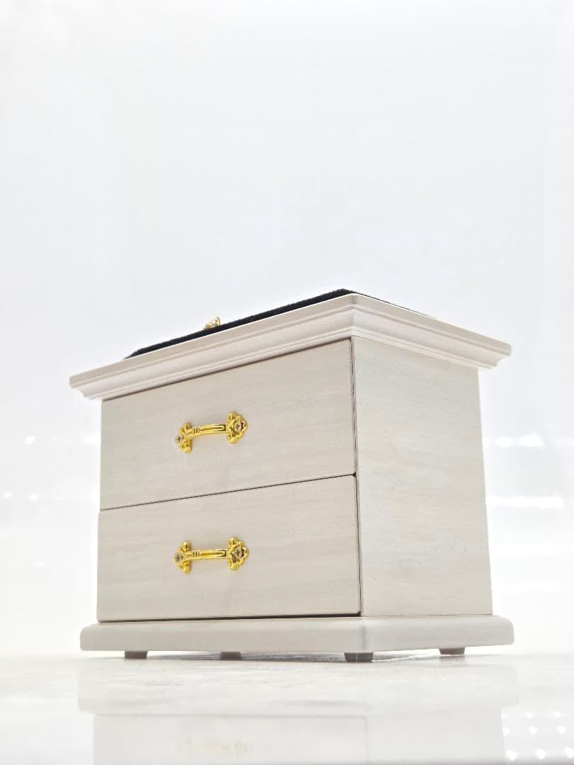 小さな宝石屋さん、ホワイトカラー