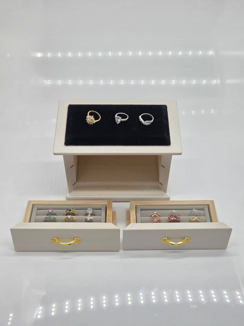 小さな宝石屋さん、ホワイトカラー