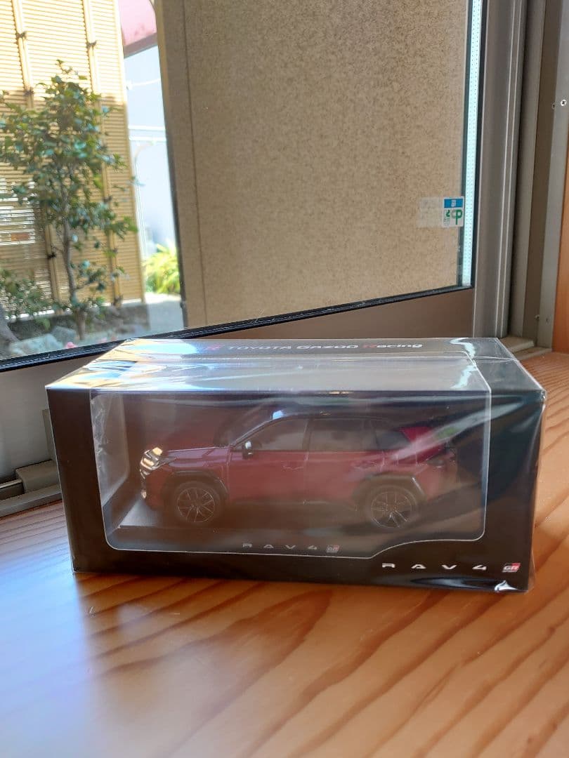 【2台】新型RAV4 GR ブラックレッド／ブラックホワイト　カラーサンプル