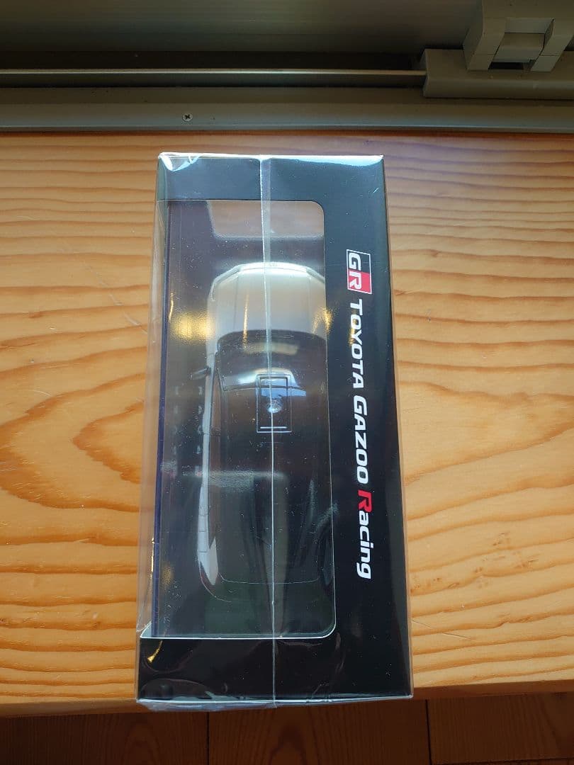 【2台】新型RAV4 GR ブラックレッド／ブラックホワイト　カラーサンプル