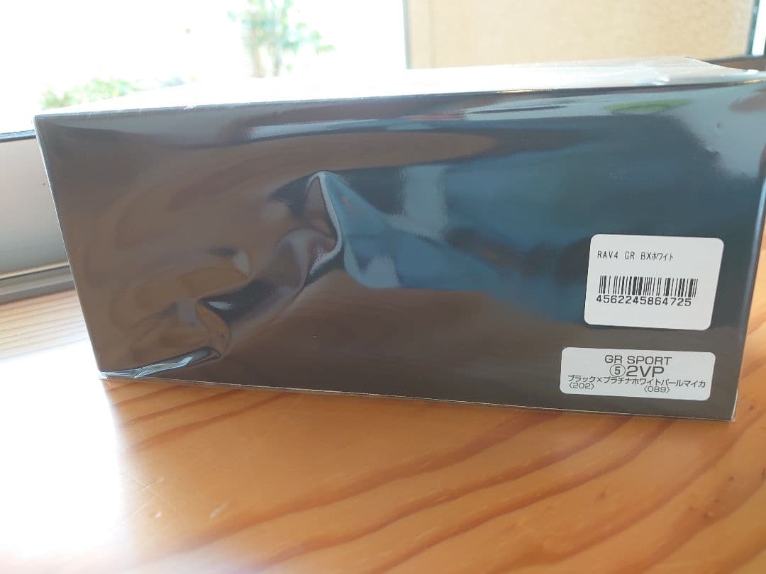 【2台】新型RAV4 GR ブラックレッド／ブラックホワイト　カラーサンプル